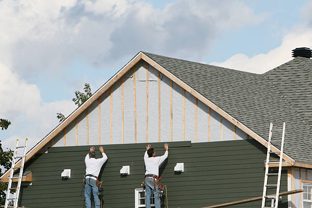Professional Siding Installation technician working in Glenview, IL